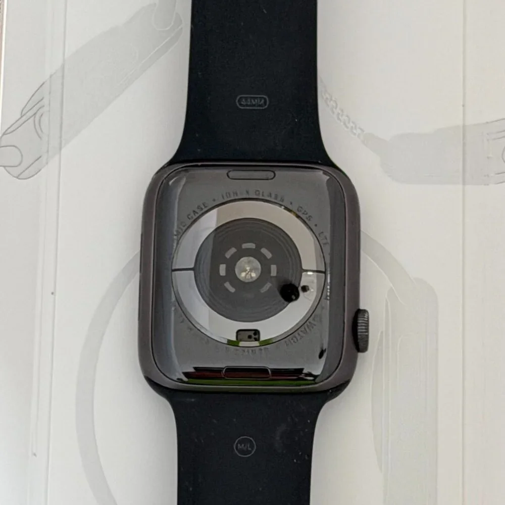 Apple Watch Series 5 - 44mm Band and Charger